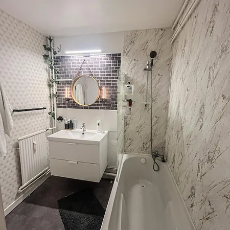 Beautiful 2-bedroom With Balcony And Free Parking