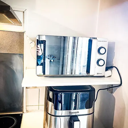 Beautiful 2-bedroom With Balcony And Free Parking Apartment