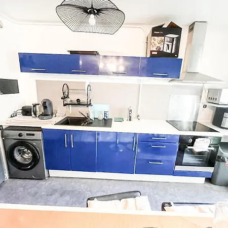 Beautiful 2-bedroom With Balcony And Free Parking *