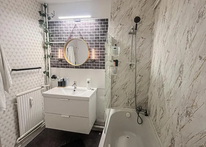 Beautiful 2-bedroom With Balcony And Free Parking