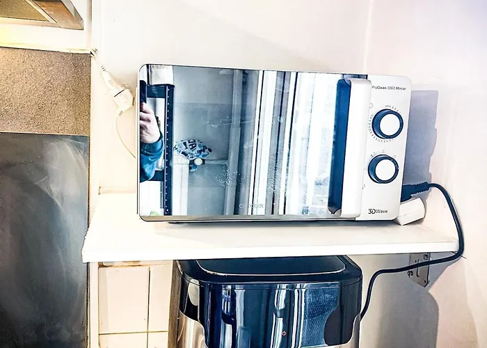 Beautiful 2-bedroom With Balcony And Free Parking Apartment