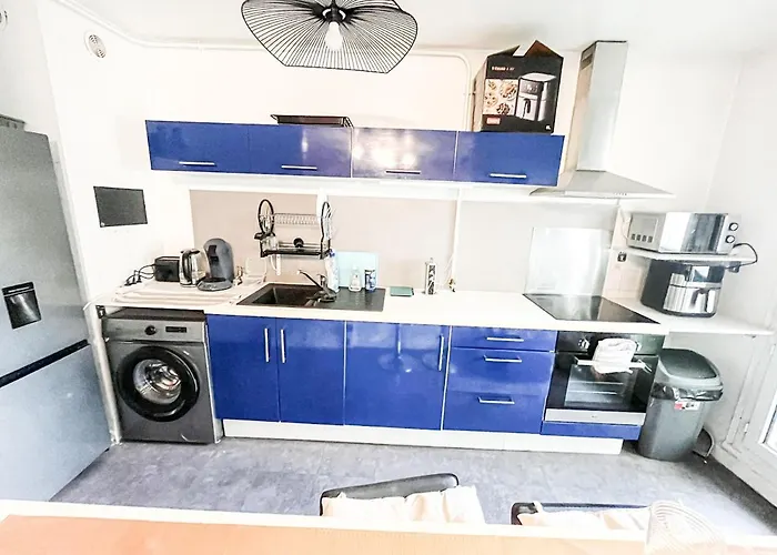 Beautiful 2-bedroom With Balcony And Free Parking *